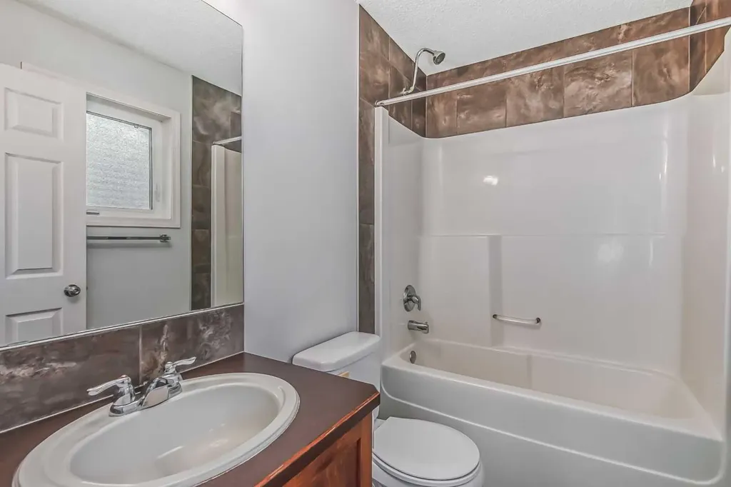219 Kincora Lane NW Calgary AB T3R 0G7