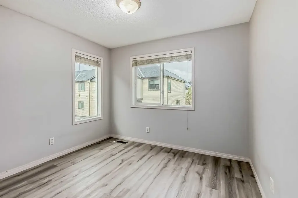 219 Kincora Lane NW Calgary AB T3R 0G7