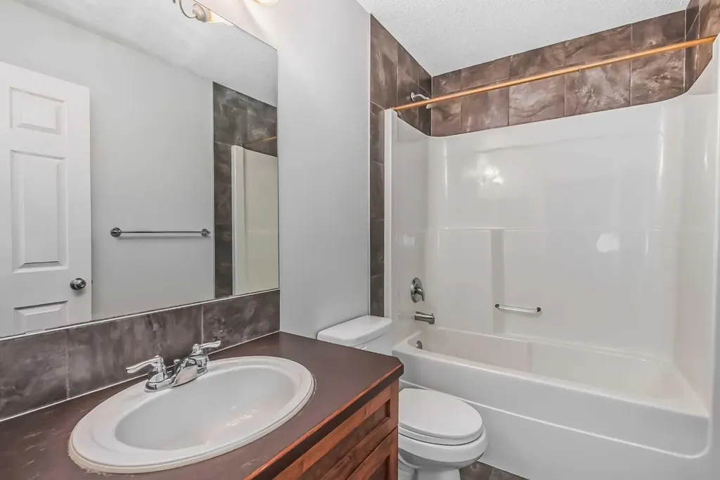 219 Kincora Lane NW Calgary AB T3R 0G7