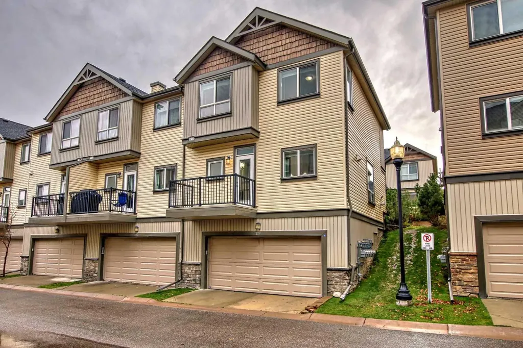 219 Kincora Lane NW Calgary AB T3R 0G7