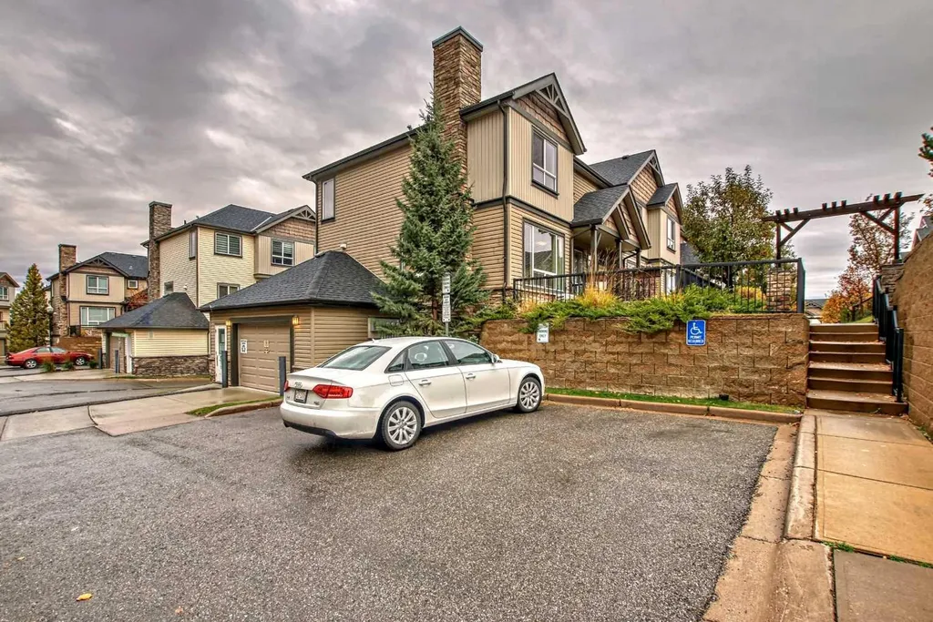 219 Kincora Lane NW Calgary AB T3R 0G7