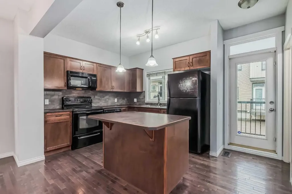219 Kincora Lane NW Calgary AB T3R 0G7