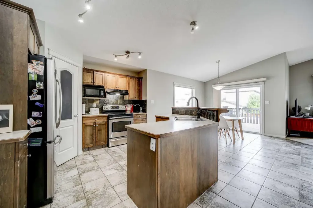 29 Coalbanks Link W Lethbridge AB T1J 4R8