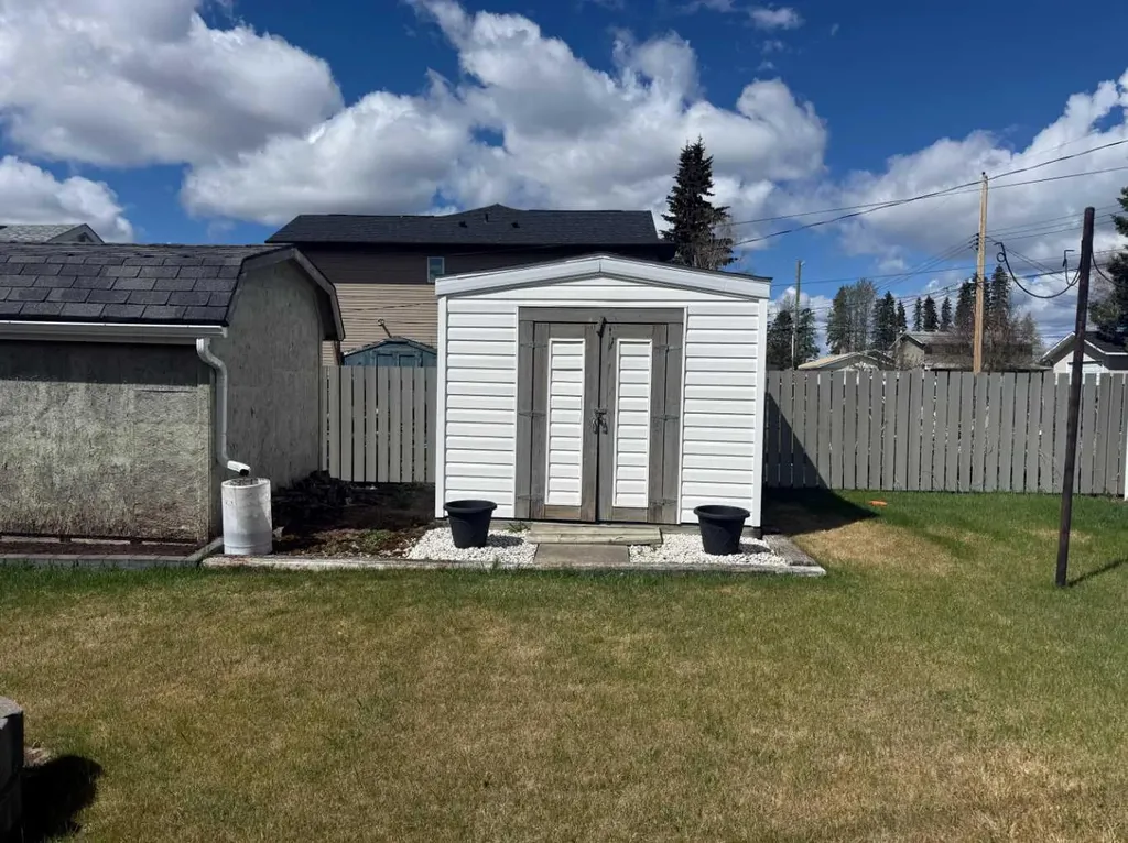 4820 17 Avenue Edson AB T7E 1V6