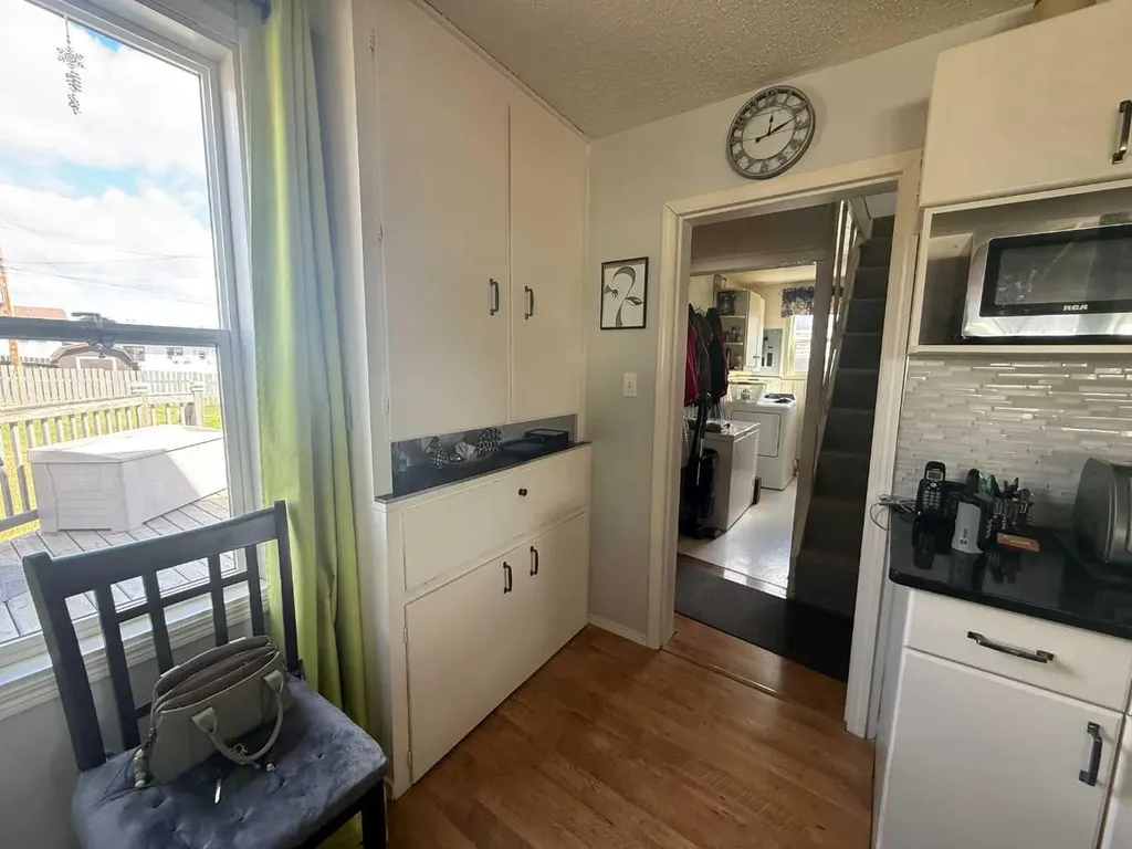 4820 17 Avenue Edson AB T7E 1V6