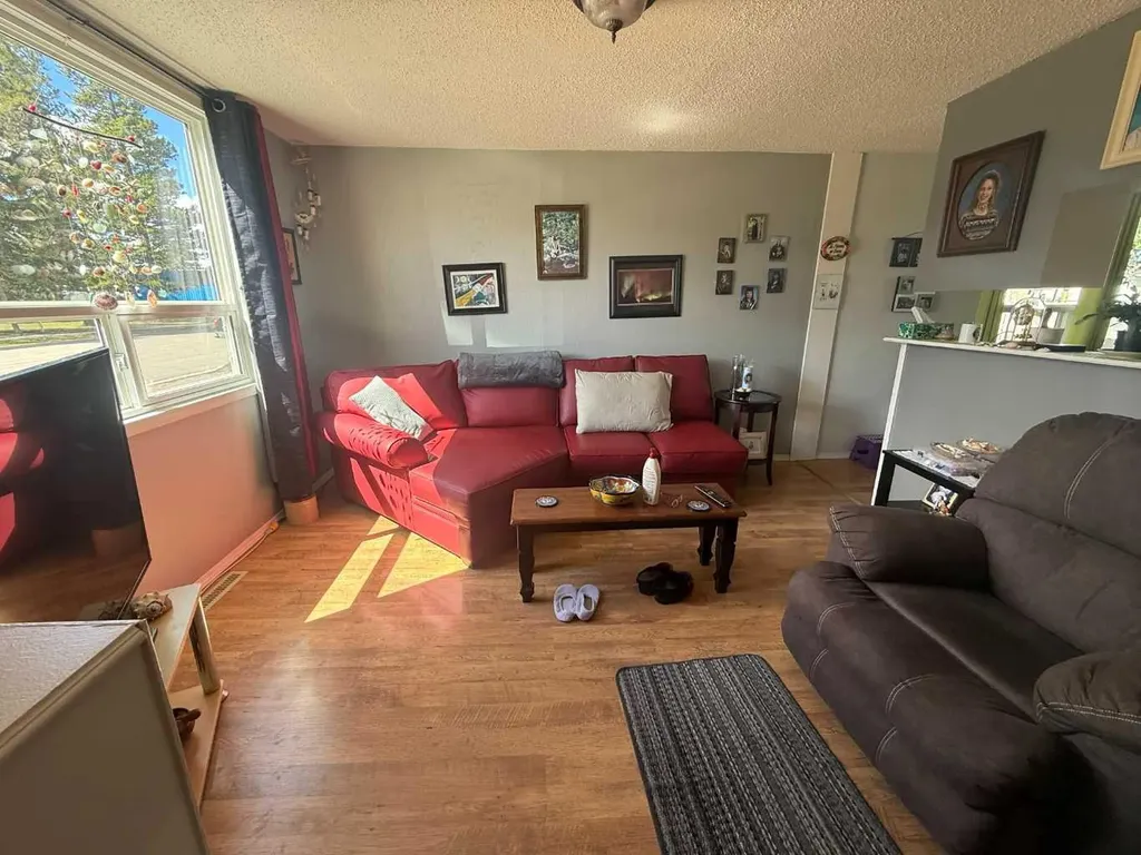 4820 17 Avenue Edson AB T7E 1V6