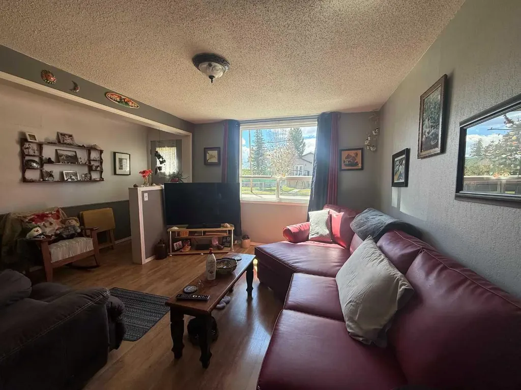 4820 17 Avenue Edson AB T7E 1V6