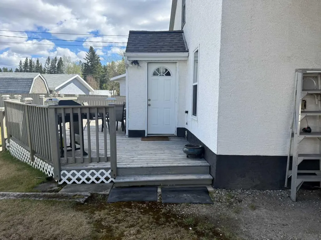 4820 17 Avenue Edson AB T7E 1V6