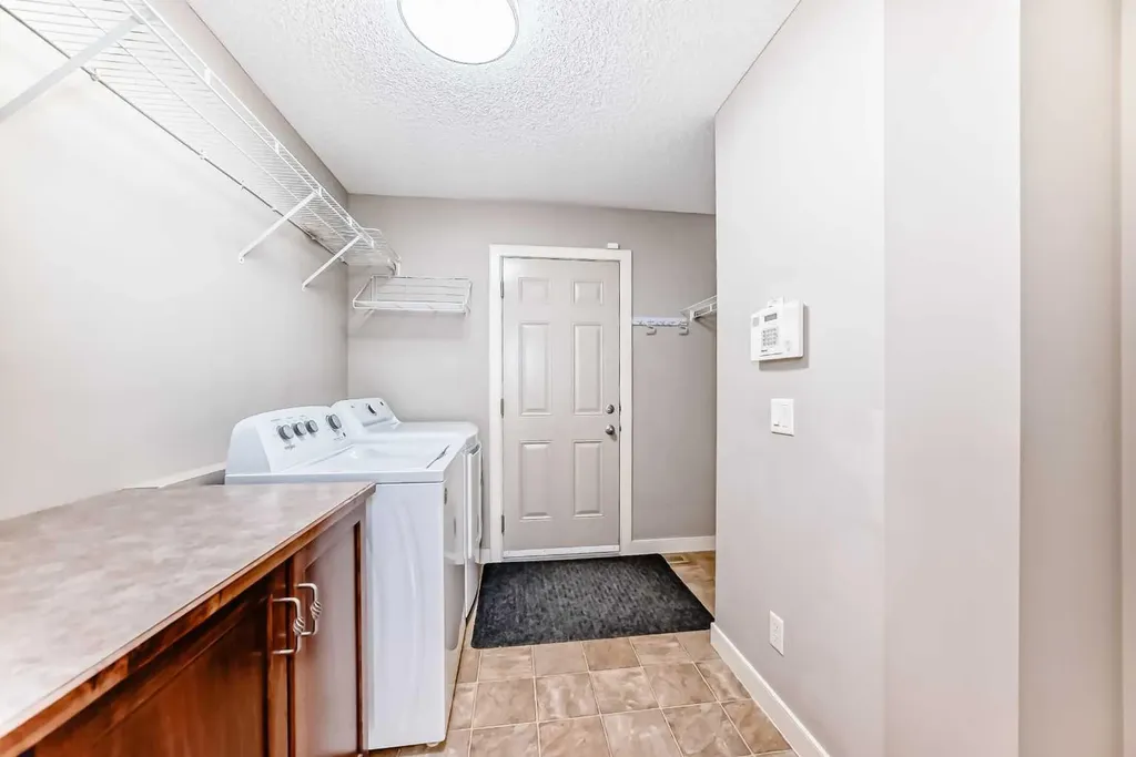 455 Hidden Creek Boulevard NW Calgary AB T3K 0C1