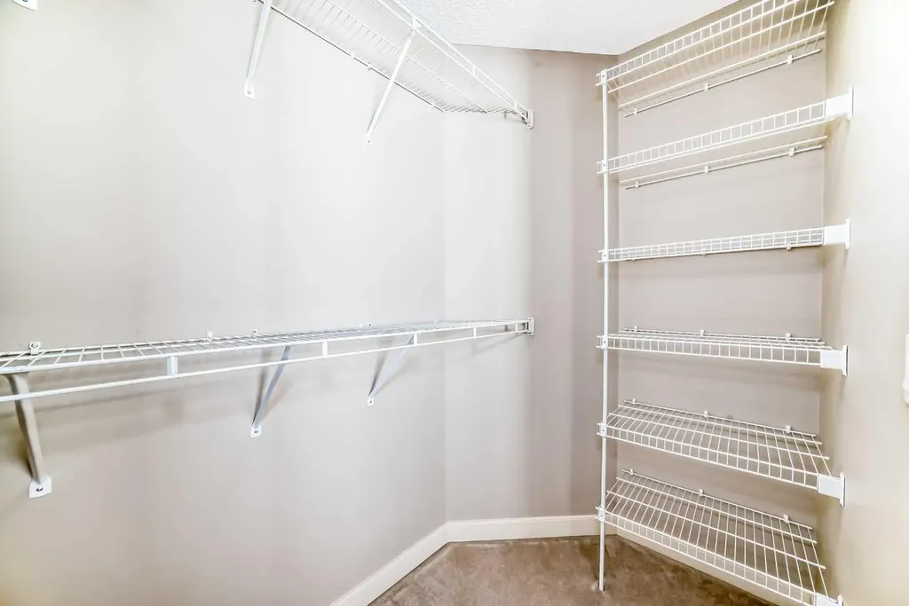 455 Hidden Creek Boulevard NW Calgary AB T3K 0C1