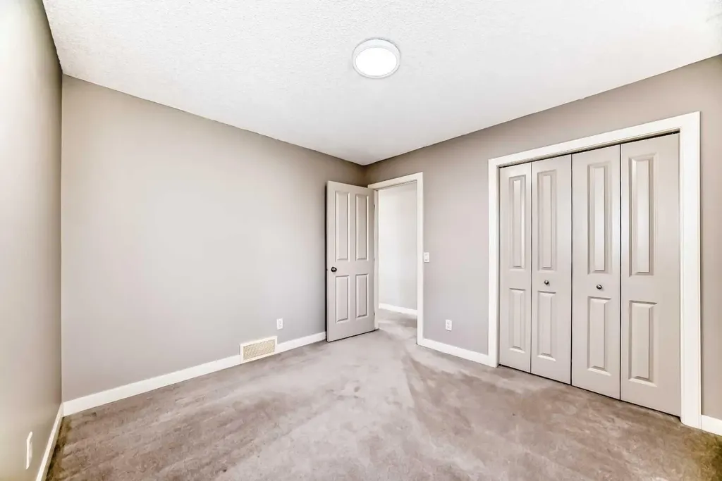 455 Hidden Creek Boulevard NW Calgary AB T3K 0C1