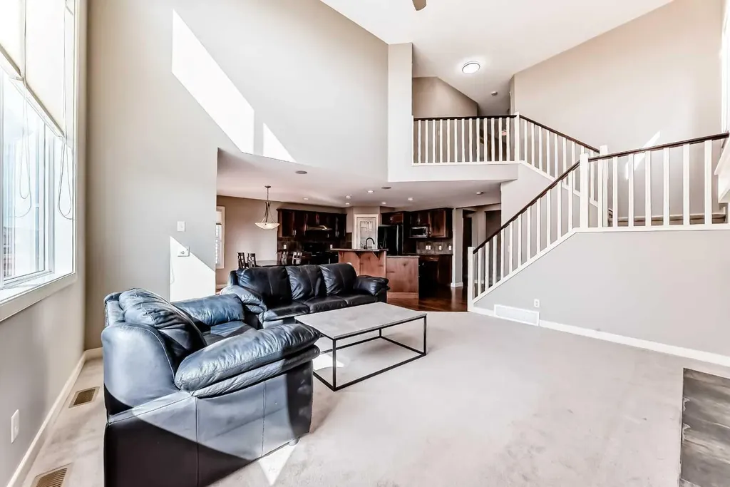 455 Hidden Creek Boulevard NW Calgary AB T3K 0C1
