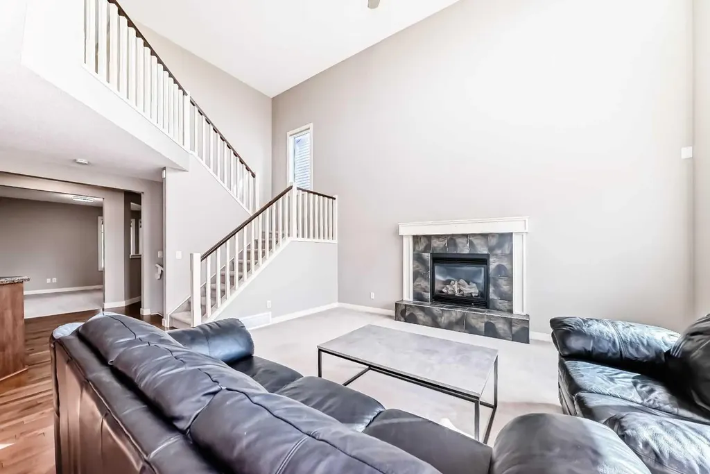 455 Hidden Creek Boulevard NW Calgary AB T3K 0C1