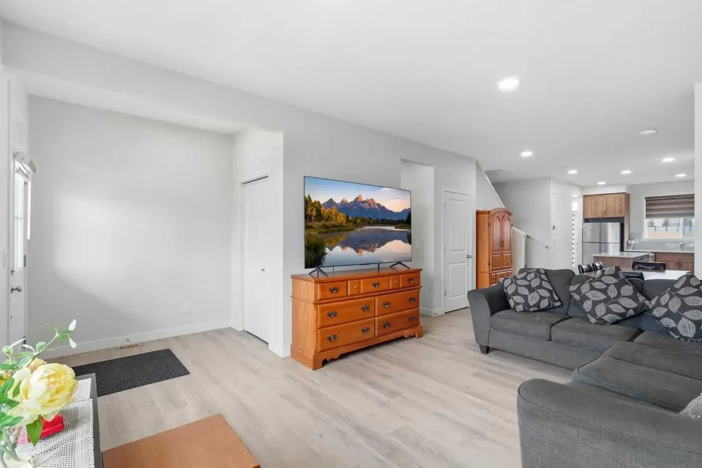 1612 Rangeview Drive SE Calgary AB T3S0K1