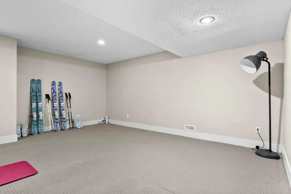 9000 Wentworth Avenue SW Calgary AB T3H 5K2