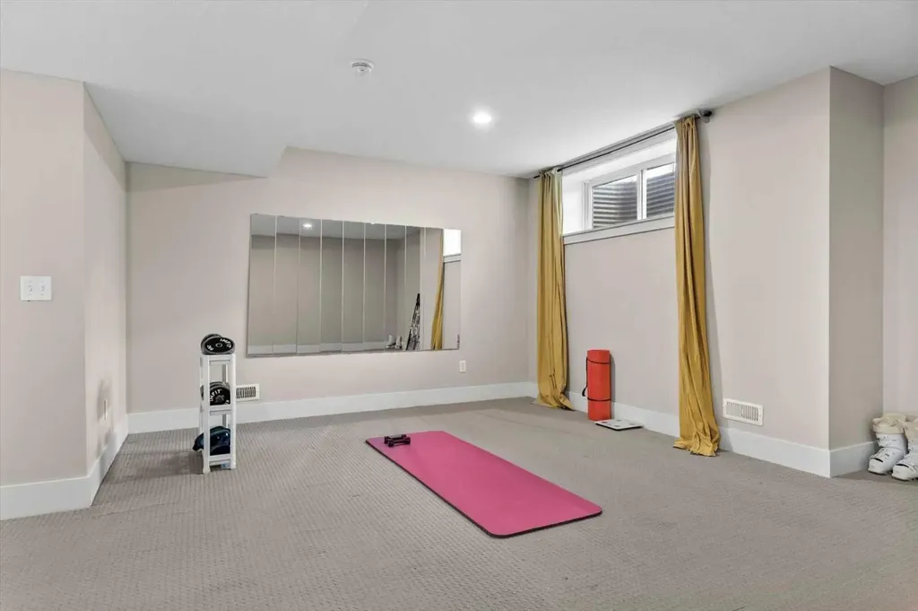 9000 Wentworth Avenue SW Calgary AB T3H 5K2