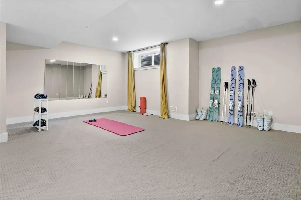 9000 Wentworth Avenue SW Calgary AB T3H 5K2