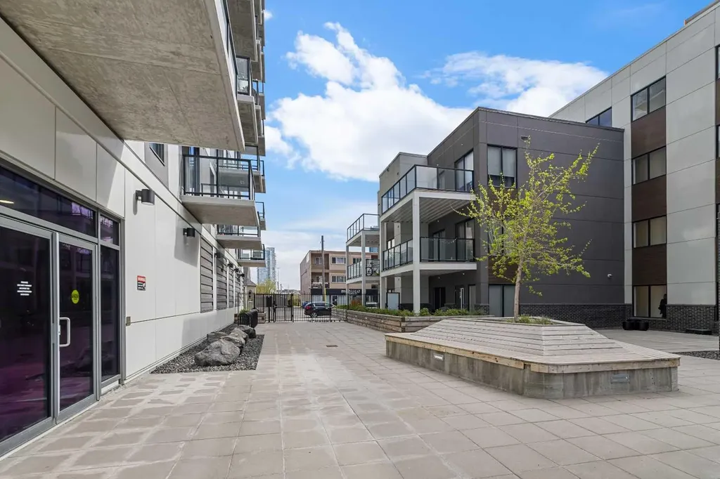 123 4 Street NE Calgary AB T2E 8K3