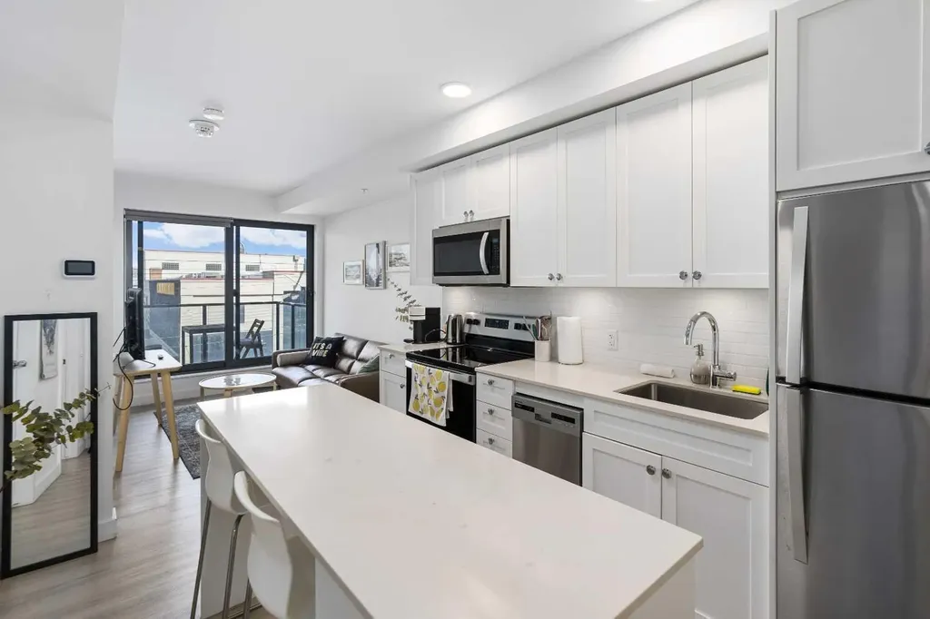 123 4 Street NE Calgary AB T2E 8K3