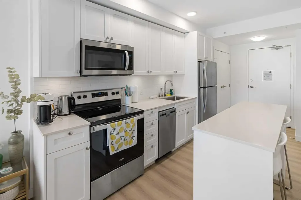 123 4 Street NE Calgary AB T2E 8K3