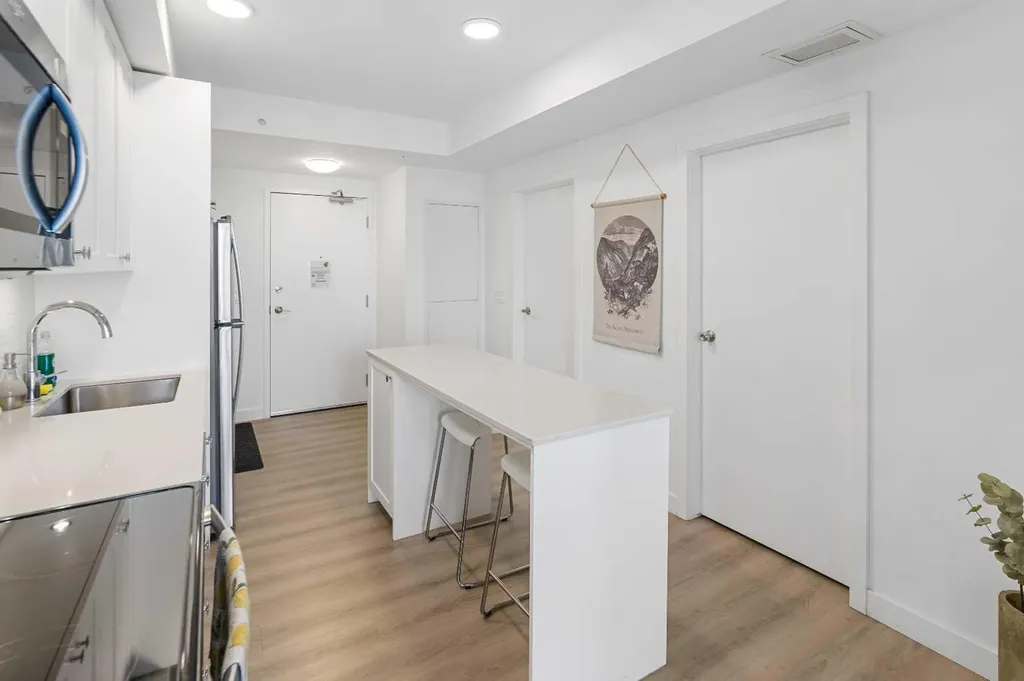 123 4 Street NE Calgary AB T2E 8K3
