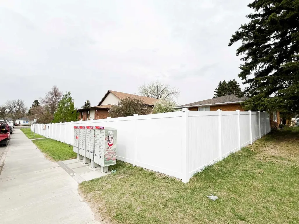 101 6 Street SE Medicine Hat AB T1A1G7