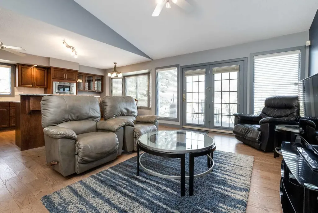 5949 45 Street Crescent Innisfail AB T4G 1L4