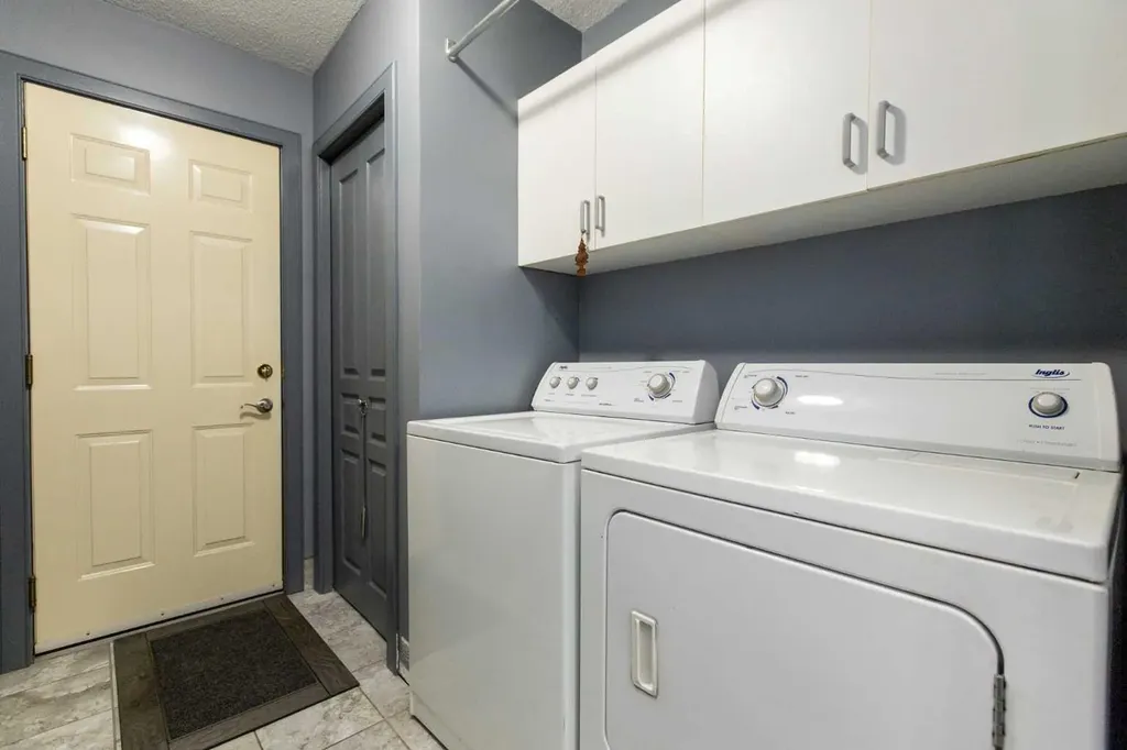 5949 45 Street Crescent Innisfail AB T4G 1L4