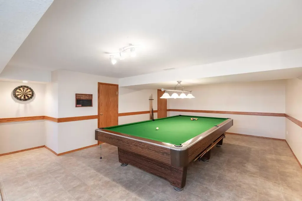 5949 45 Street Crescent Innisfail AB T4G 1L4