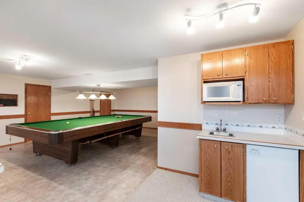 5949 45 Street Crescent Innisfail AB T4G 1L4