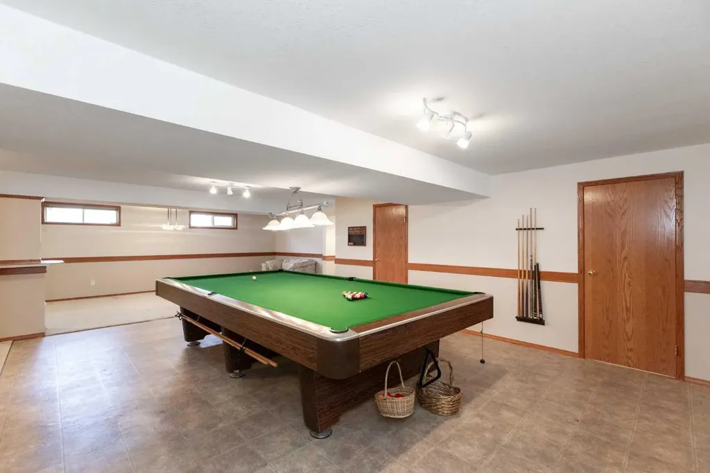 5949 45 Street Crescent Innisfail AB T4G 1L4