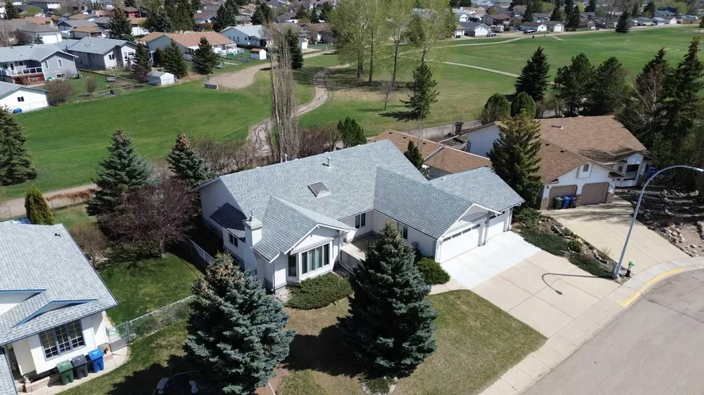 5949 45 Street Crescent Innisfail AB T4G 1L4