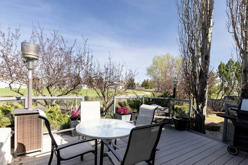5949 45 Street Crescent Innisfail AB T4G 1L4