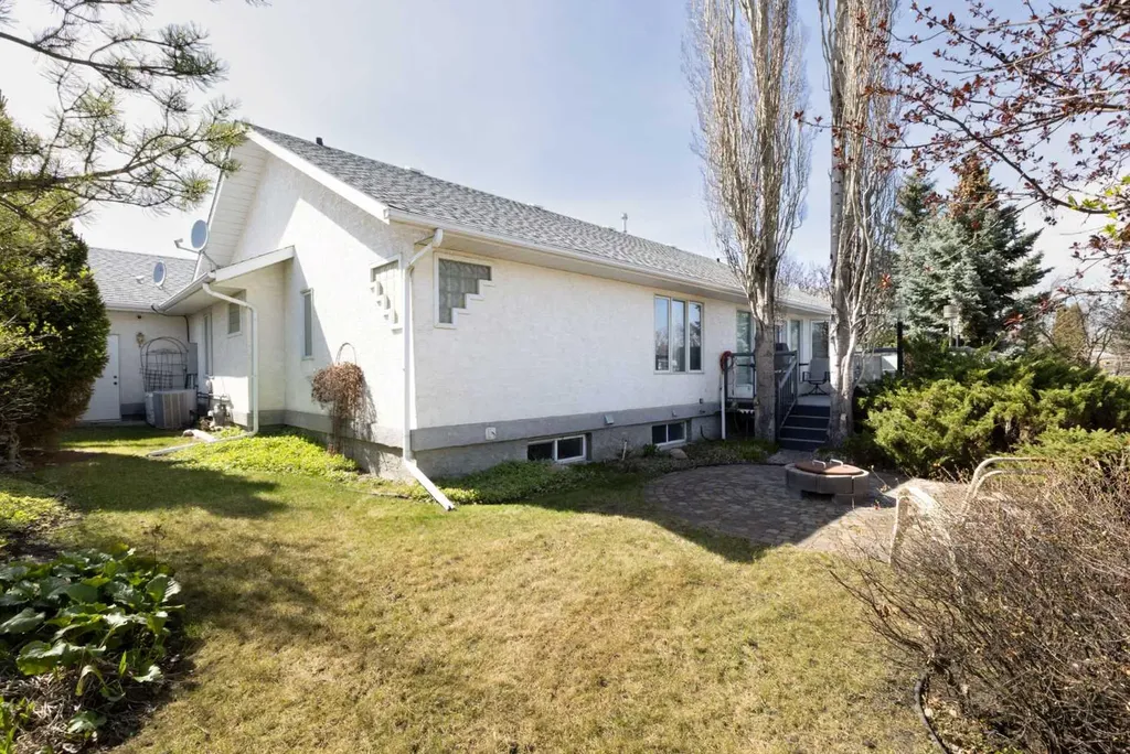5949 45 Street Crescent Innisfail AB T4G 1L4