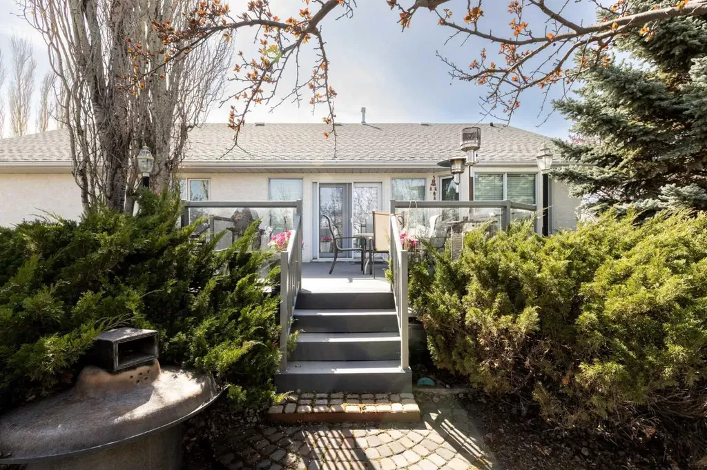 5949 45 Street Crescent Innisfail AB T4G 1L4