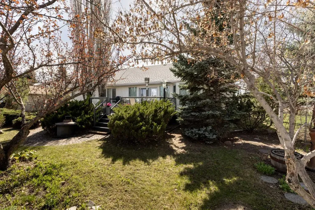 5949 45 Street Crescent Innisfail AB T4G 1L4
