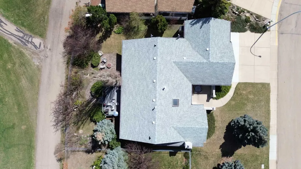 5949 45 Street Crescent Innisfail AB T4G 1L4