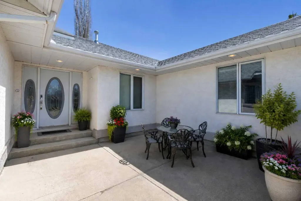 5949 45 Street Crescent Innisfail AB T4G 1L4