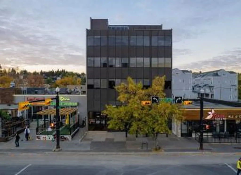 1135 17 Avenue SW Calgary AB T2T 0B6