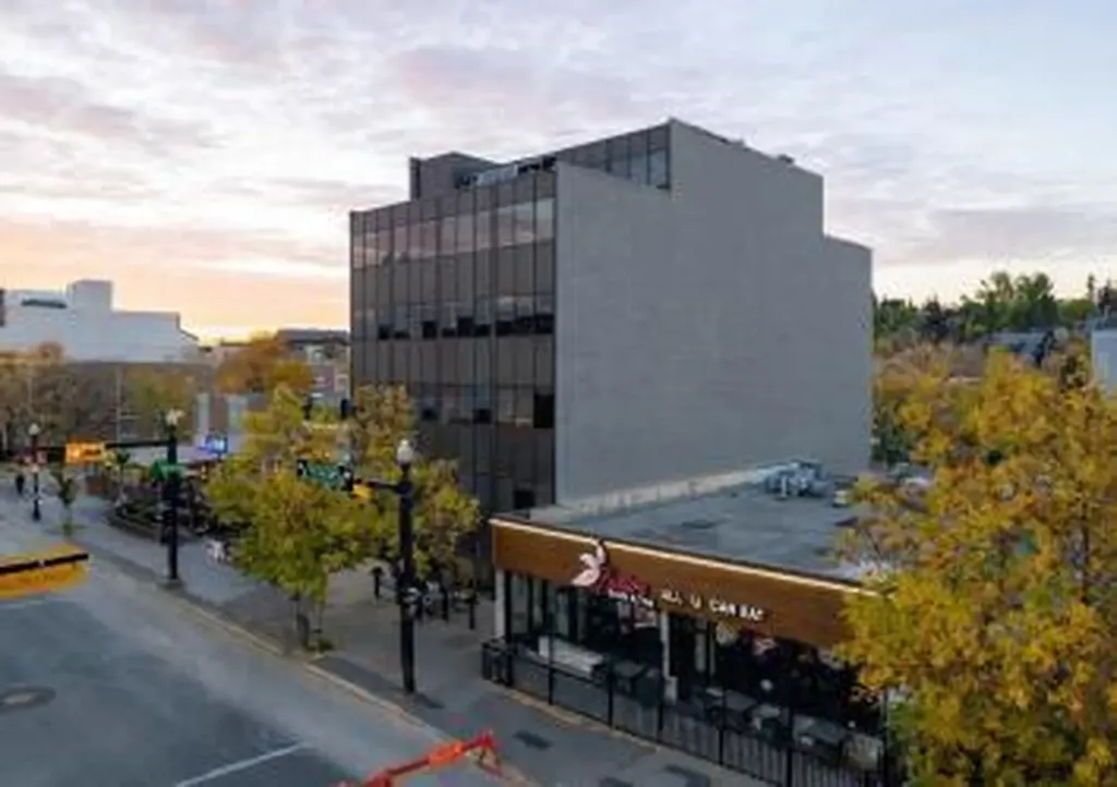 1135 17 Avenue SW Calgary AB T2T 0B6