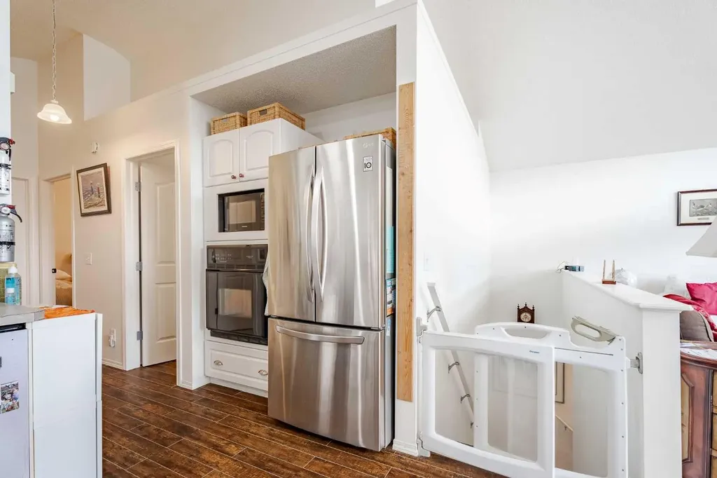41 Everridge Court SW Calgary AB T2y4T1