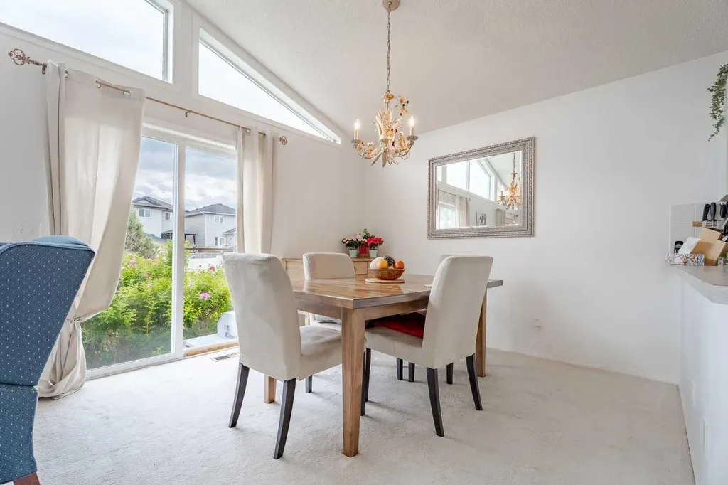 41 Everridge Court SW Calgary AB T2y4T1
