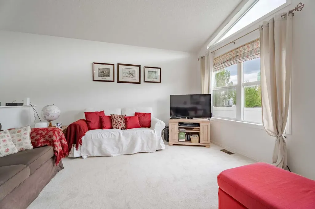 41 Everridge Court SW Calgary AB T2y4T1