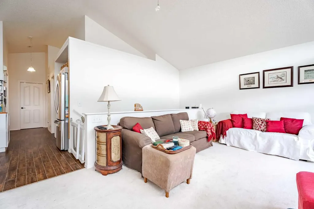 41 Everridge Court SW Calgary AB T2y4T1