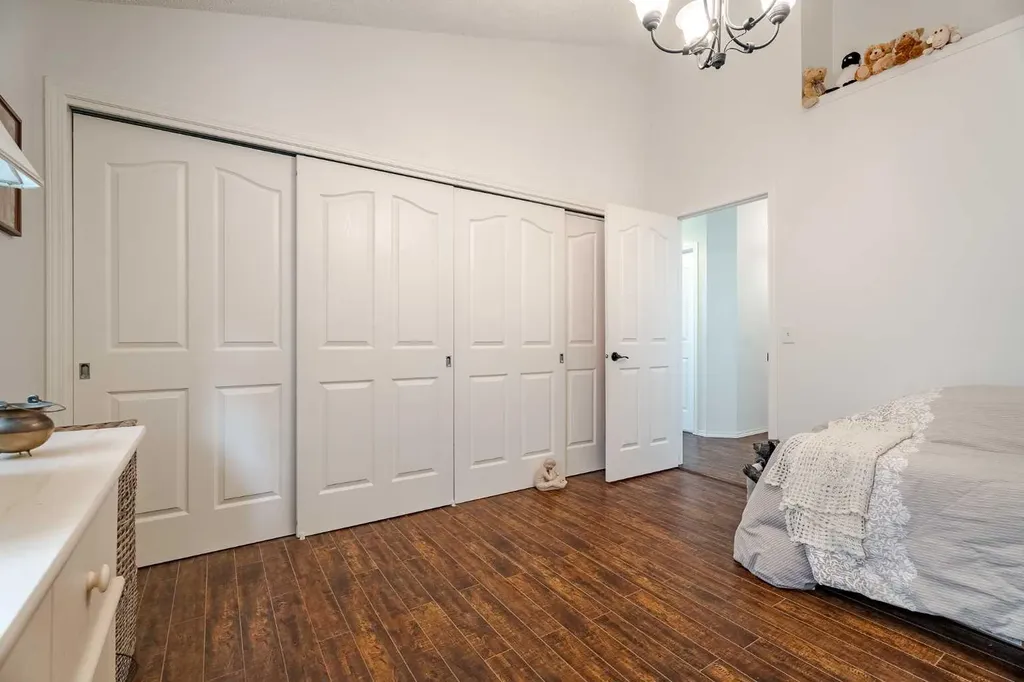 41 Everridge Court SW Calgary AB T2y4T1