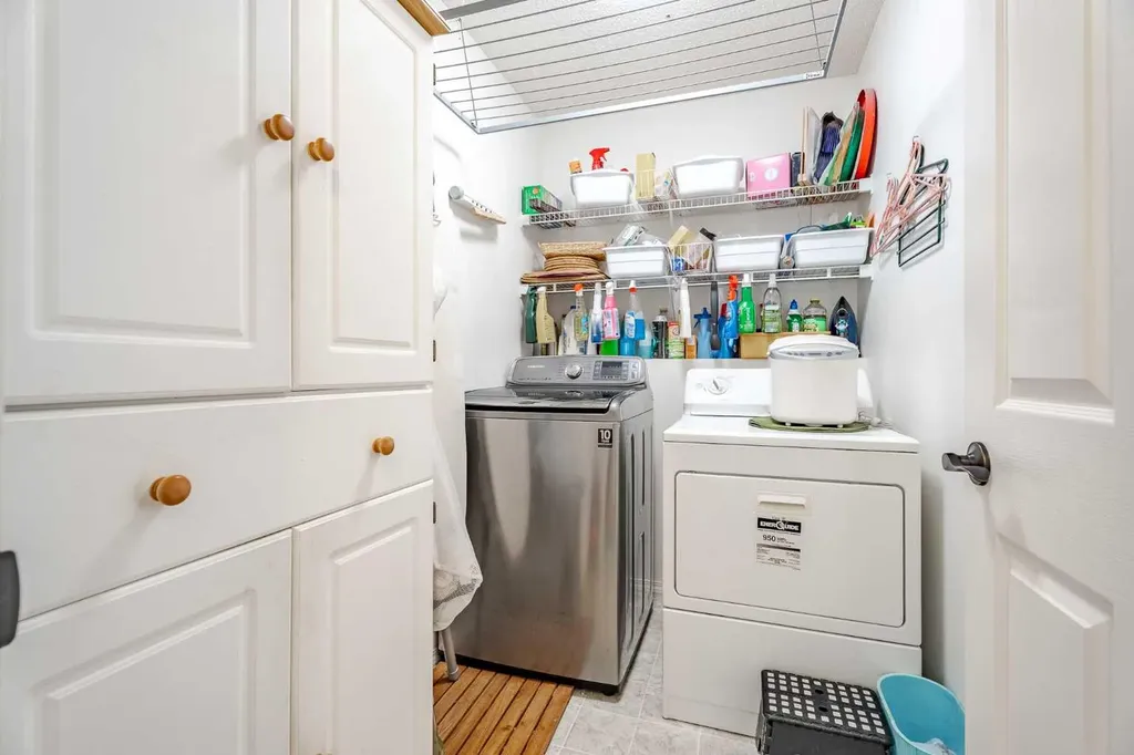 41 Everridge Court SW Calgary AB T2y4T1