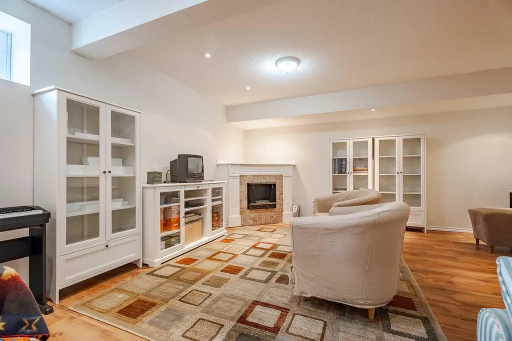 41 Everridge Court SW Calgary AB T2y4T1