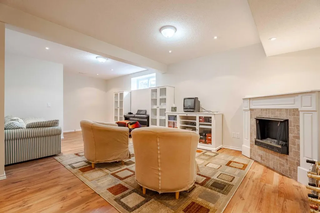 41 Everridge Court SW Calgary AB T2y4T1