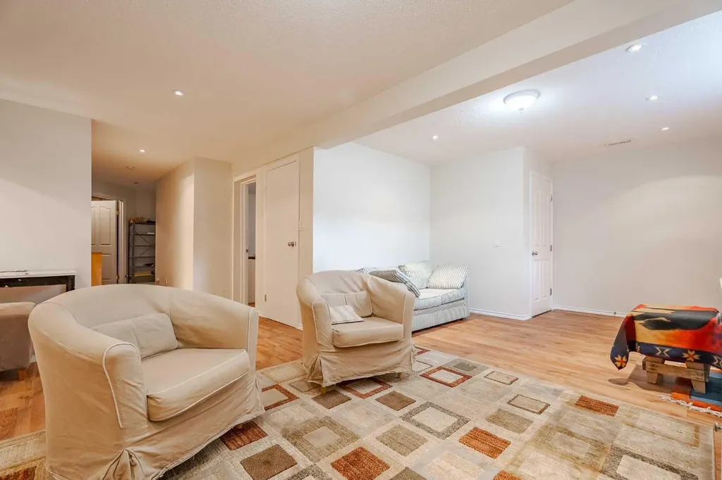 41 Everridge Court SW Calgary AB T2y4T1