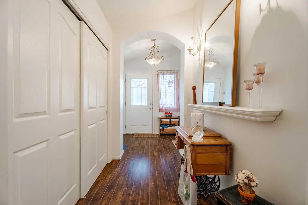 41 Everridge Court SW Calgary AB T2y4T1